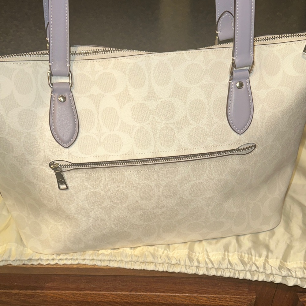 Coach Gallery Tote in Signature Canvas-Silver/Chalk/Mist (Lavender). CH504 - Picture 5 of 13